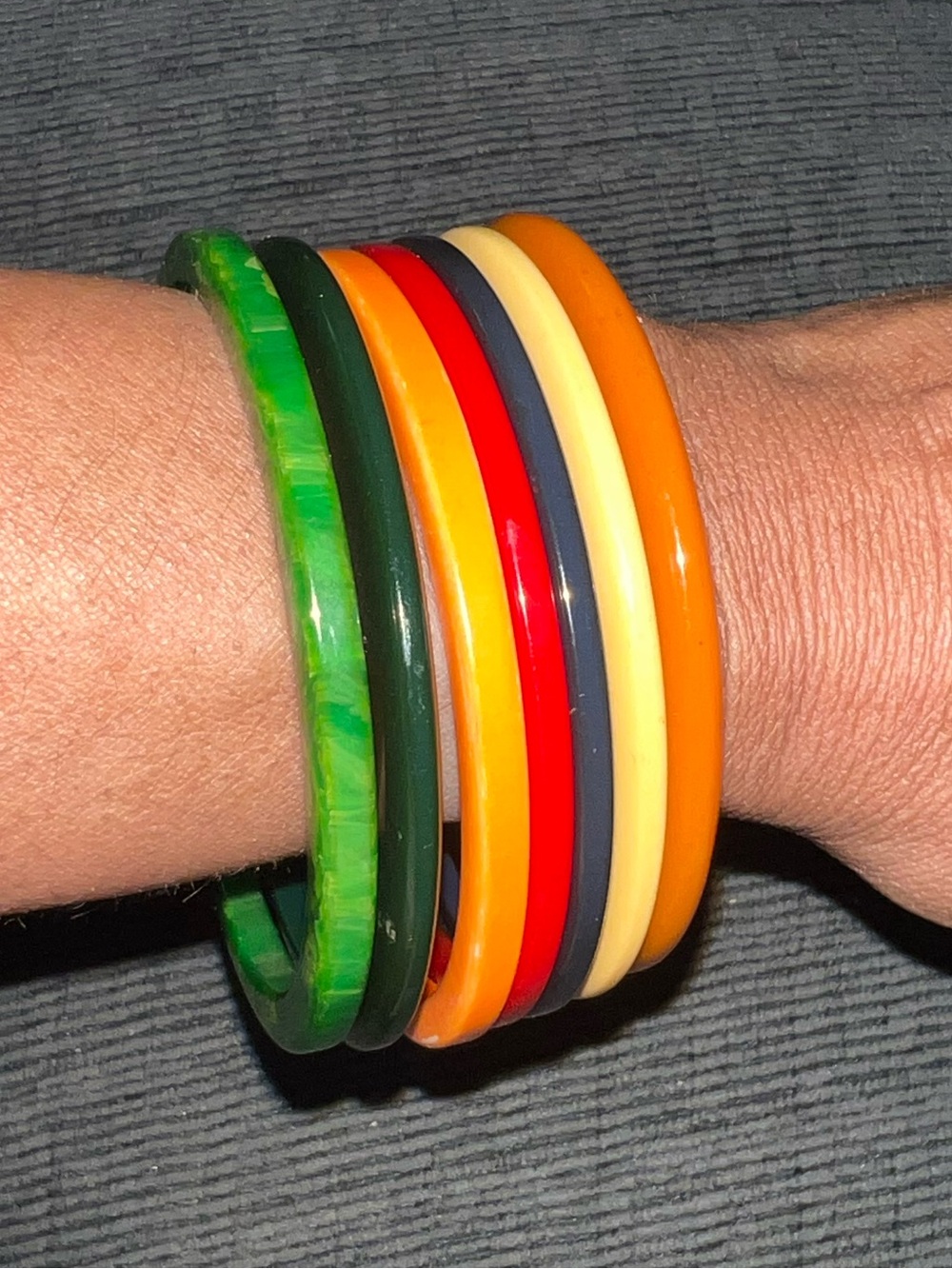 Beautiful Lot of 7 Vintage Bakelite Bangle Bracelets!